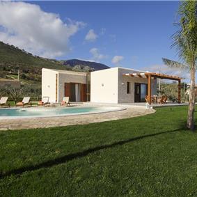 2 bedroom villa with pool and jacuzzi in Scopello, sleeps 6